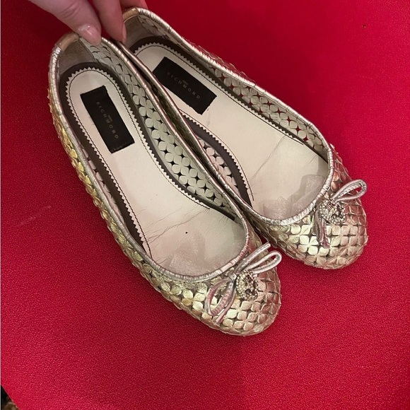 Richmond Metallic Silver Flats with Bow Detail and Textured Surface - Picture 8 of 10